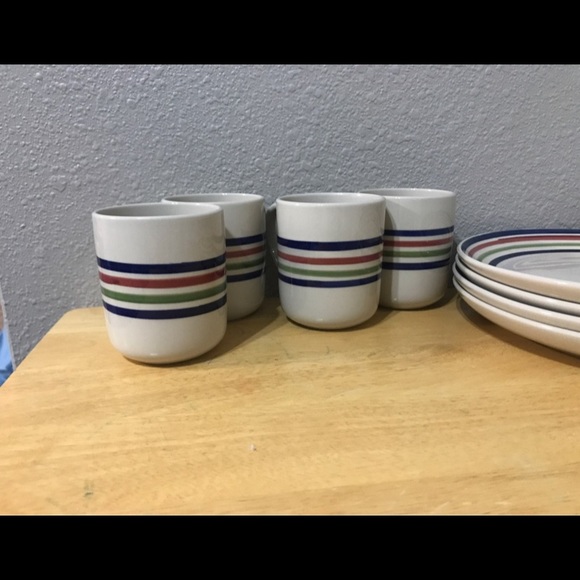Dinnerware set for 4. - Picture 6 of 6